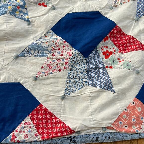 Handmade Fan Quilt Patchwork Floral Pattern Reversible 71.5"x 67" - Picture 2 of 16